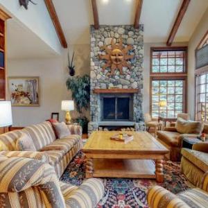 Luxurious Eagle Ridge Retreat in Warm Springs