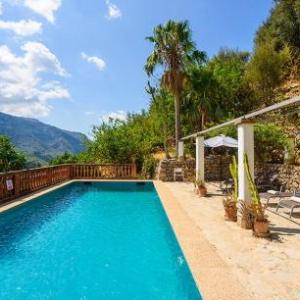 Fornalutx Villa Sleeps 5 with Pool and Air Con