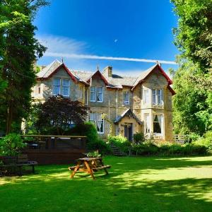 elegant scottish country house