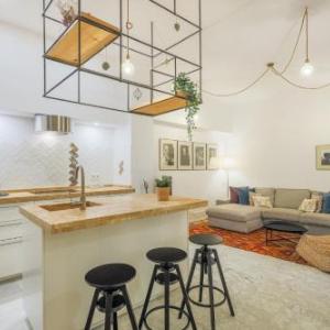 Quiet & modern apartment in typical Sevilla house