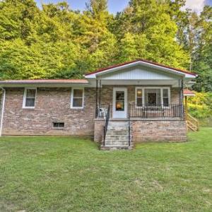 Charming Blue Ridge Mtn Cottage about 4 Mi to Hiking!