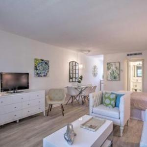 Renovated Studio Walk to Naples Pier and Beach