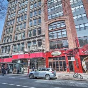 Chinatown Apt with Walkability and Rooftop Deck!