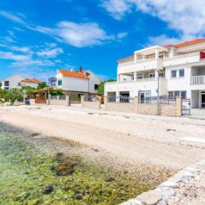 Apartments Villa J i M by the sea