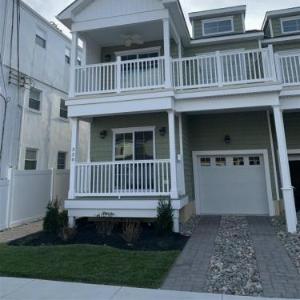 WC330 East Saint Paul Avenue