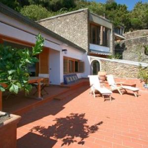 Zaneca Apartment Sleeps 6 Pool WiFi