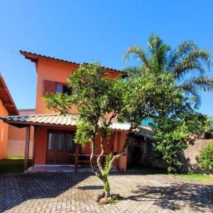 Partiu Praia SC- Piscina Ar condicionado wi-fi duas quadras da praia e centrinho