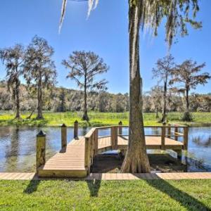 Rainbow River Oasis with Kayaks and Furnished Sunroom!