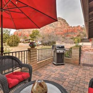 Cozy Lariat House with Patio at Thunder Mountain!