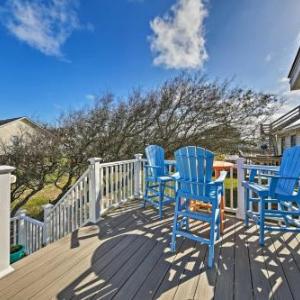 Coastal Home with Deck Outdoor Shower Walk to Beach