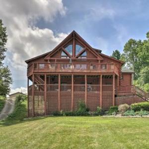 Lakefront Cabin with Dock 6 Mi to Swiss Valley