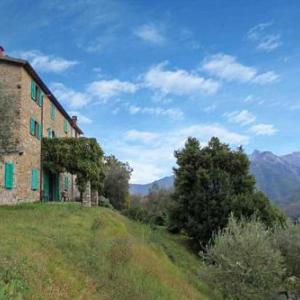 Detached 5 bedroom villa with pool in Lunigiana in Northern Tuscany