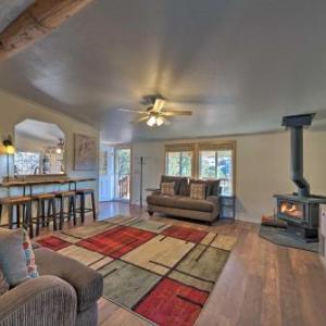 Cozy Home with BBQ and Deck - 19 Mi to Ski Apache!