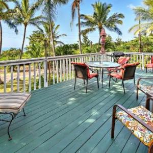 Breezy Kailua-Kona Bungalow with Lanai and Ocean View!