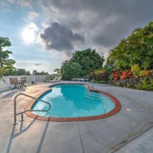 Kailua-Kona Apartment with Garden - Close to Beaches