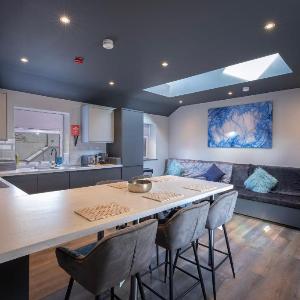 Ocean View Apartments - Sloane - sleeps 5