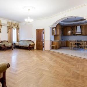 Big Nice apartment at Novoslobodskaya