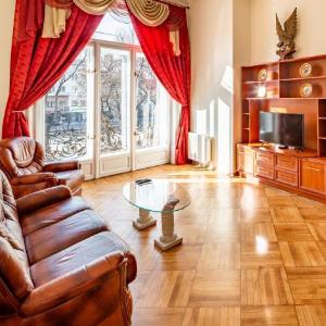 Grand Lviv Apartment I (1 of 3)