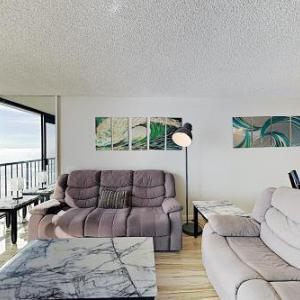 New Listing! Oceanfront Pacific Beach Condo condo