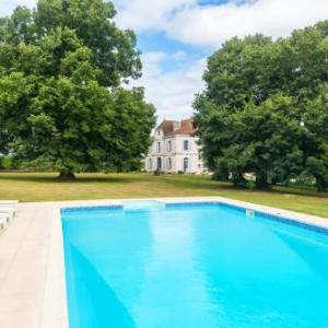 La Ressegue Chateau Sleeps 20 Pool WiFi