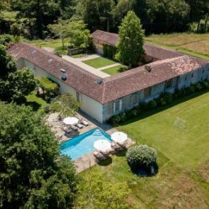 Estang Chateau Sleeps 15 Pool WiFi