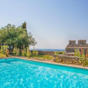 Mazan Chateau Sleeps 8 Pool