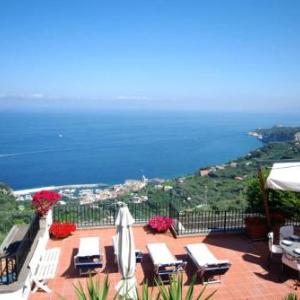 Sorrento Villa Sleeps 5 Air Con WiFi