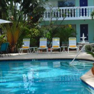 Cheston House - Clothing Optional All Male Guesthouse hotel in Fort Lauderdale