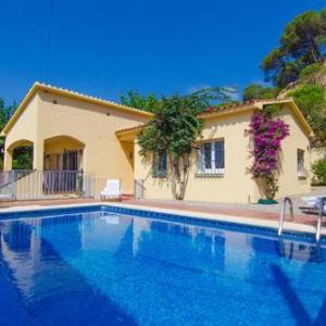 Lloret de Mar Villa Sleeps 6 Pool WiFi