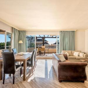 Elviria Playa - Stunning 4BR Penthouse in 150 m to The Beach