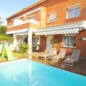 Sant Vicenc de Montalt Villa Sleeps 9 Pool Air Con