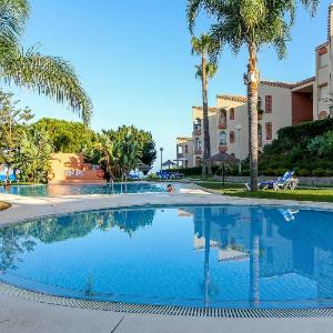 Polarsol 1 - Modern 3BR Townhouse with Garden  in Club la Costa