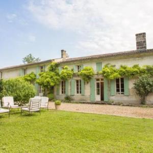 Lussac-les-Chateaux Villa Sleeps 12 Pool WiFi