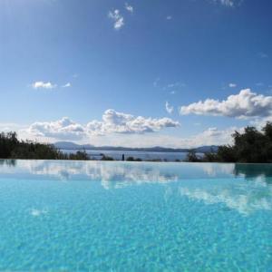 Nisaki Villa Sleeps 6 Pool WiFi