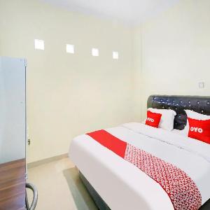 RedDoorz at Golden Gateway Medan