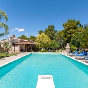 San Donato di Lecce Villa Sleeps 8 with Pool and Air Con