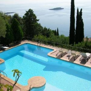 Santa Caterina Villa Sleeps 13 Pool WiFi