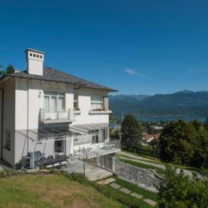 Baveno Villa Sleeps 13 Pool Air Con WiFi