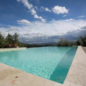Nuvole Villa Sleeps 8 Pool WiFi