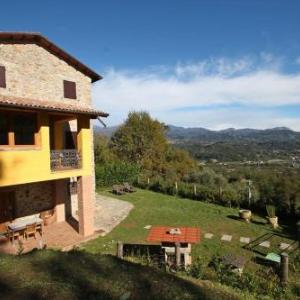 Gallicano Villa Sleeps 8 WiFi