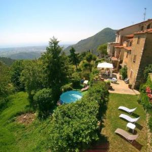 Motrone di Versilia Villa Sleeps 4 with Pool