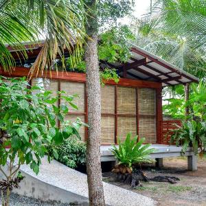 Neem Hikkaduwa-Calmness of a green garden near sea