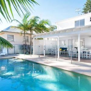 The Beach House 25 Tomaree Road - fantastic house with pool linen