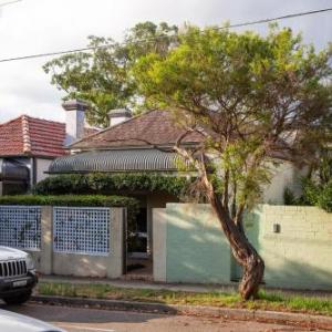 3-Bed House near Bondi Beach with Balcony Parking