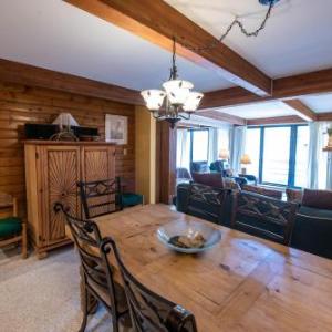 Spacious 2 bed 2 bath Condominium - close to the slopes condo