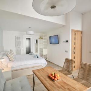 The Green Oasis by Hello Homes Sitges