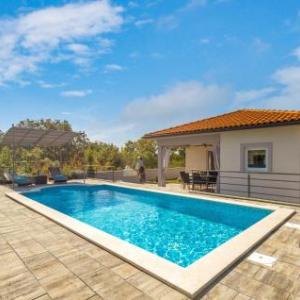 Three-Bedroom Holiday Home in Kapovci