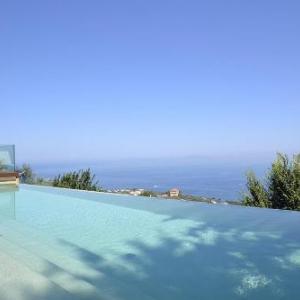 Sorrento Villa Sleeps 14 Pool Air Con WiFi