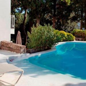 Capri Villa Sleeps 6 Pool Air Con