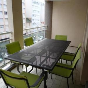 Appartement moderne avec terrasse à 100m de la plage des Sables-d'Olonne - FR-1-197-405